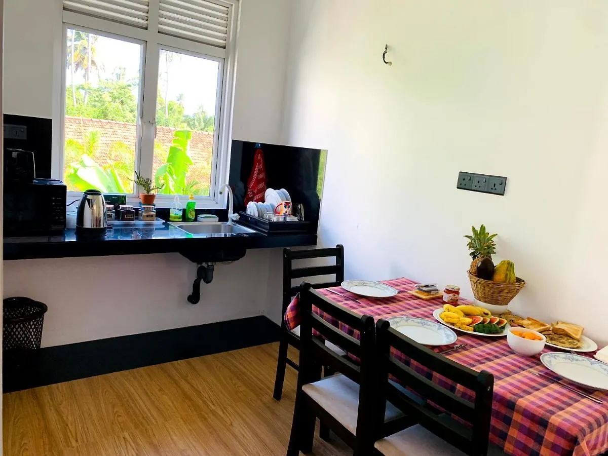 Villa Avi - Near Airport Negombo Frühstückspension