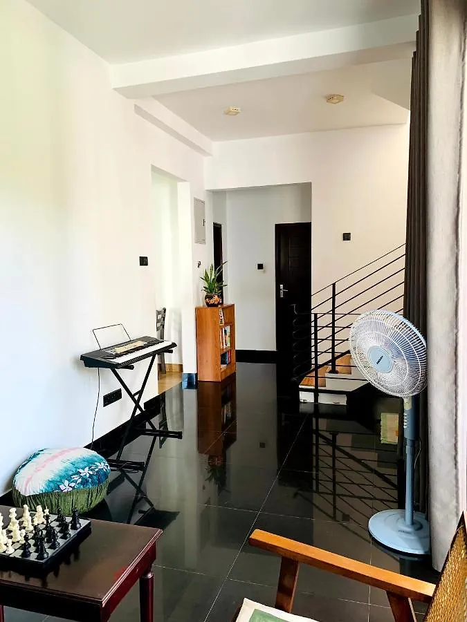 Villa Avi - Near Airport Negombo Frühstückspension